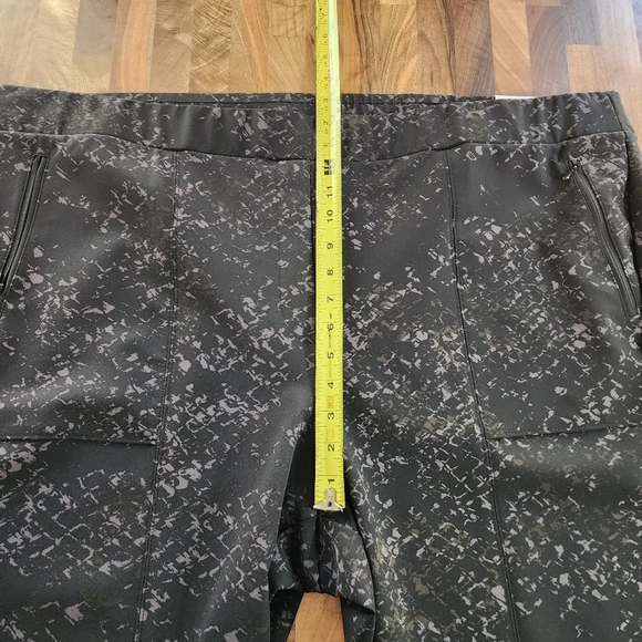 Lane Bryant On The Go Slim Ankle Viper Print Pull On Pants Size 28 NWT - Picture 8 of 11